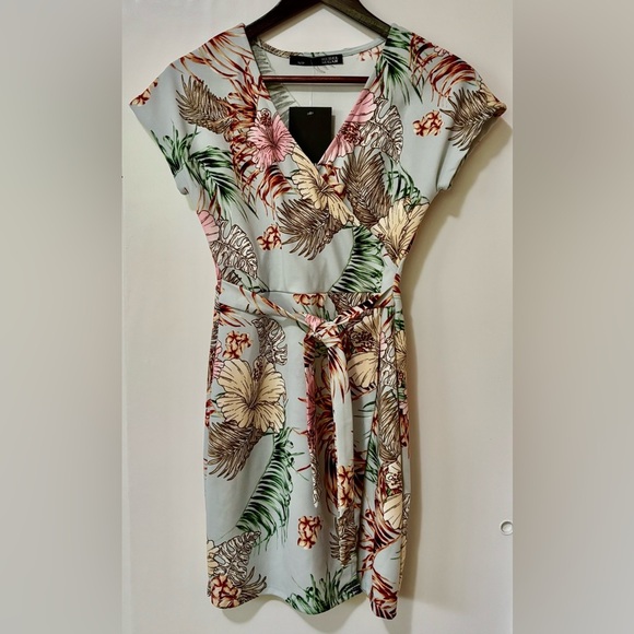 Rebel Sugar| NEW Pretty Blue Tropical Floral Wrap Short Sleeve Mini Dress Sz S - Picture 1 of 5